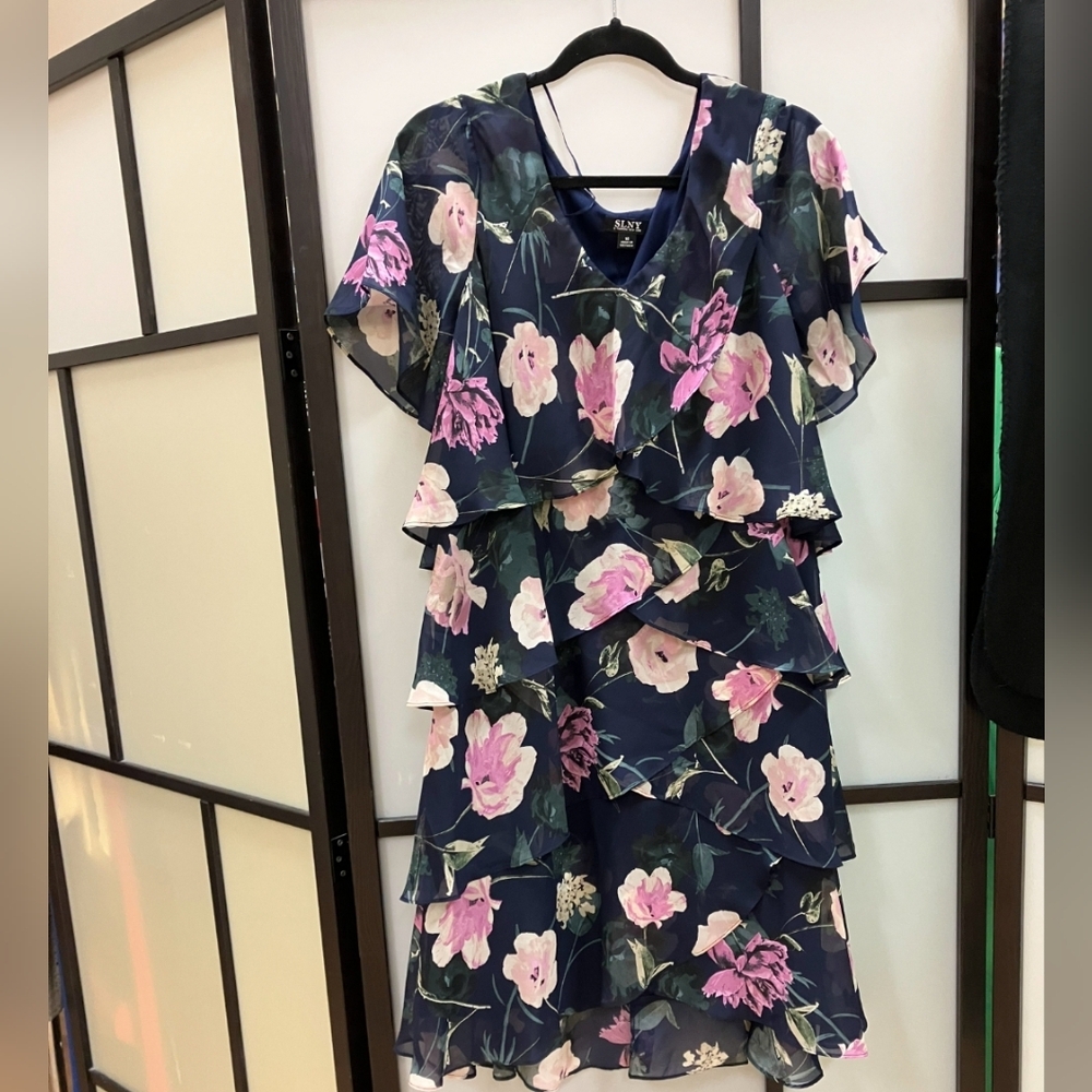 SLNY flowy floral dress
